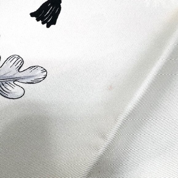 Unused Celine Paris 100% Silk Scarf Satin 34" Beige Black Red Prumpet Bow  (37 - Picture 7 of 16